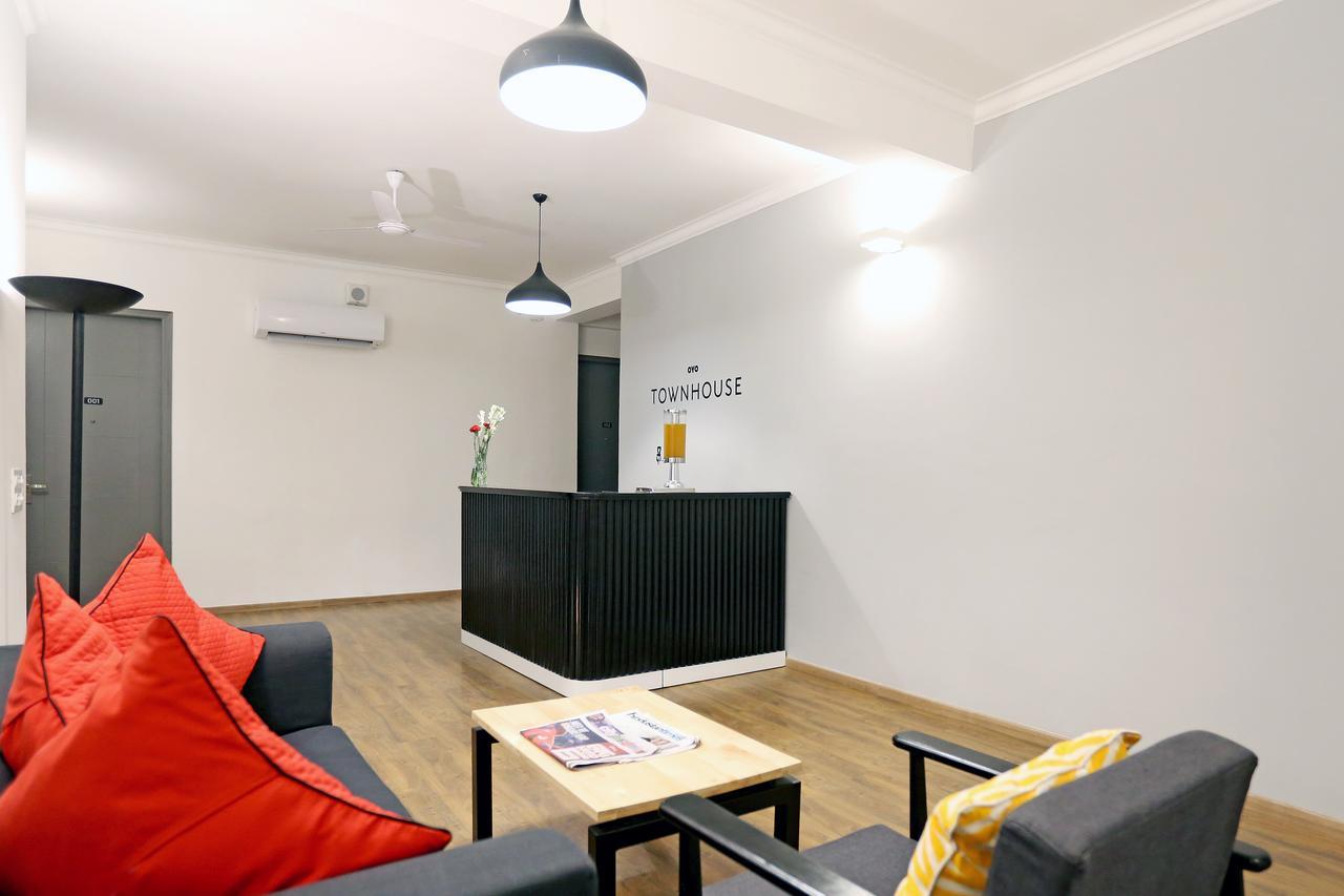 Oyo Townhouse 018 Medanta Hotel Gurgaon Luaran gambar