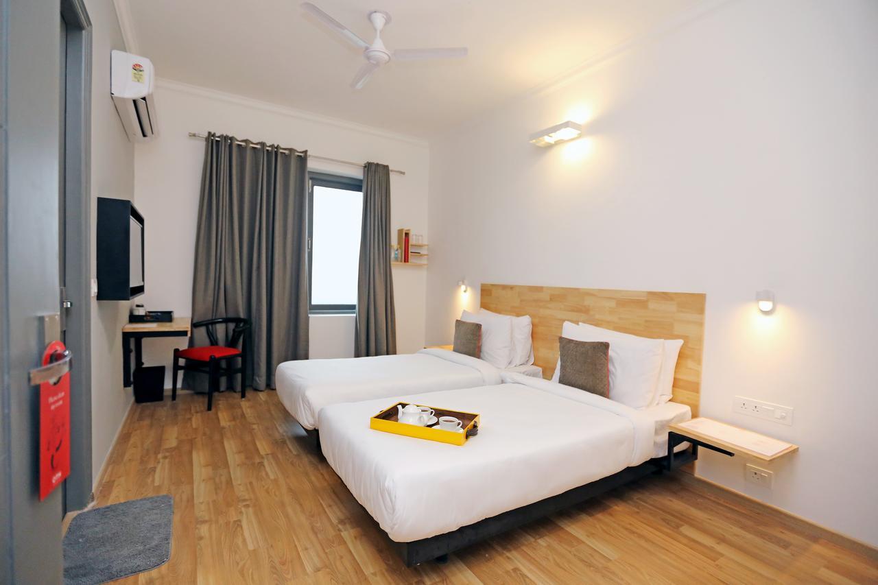 Oyo Townhouse 018 Medanta Hotel Gurgaon Luaran gambar